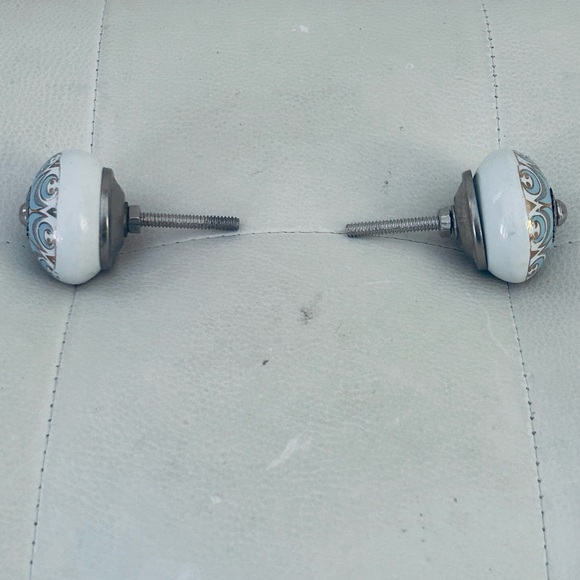 Anthropologie Ceramic Blue  & White Round Doorknobs Silver Accents - Picture 10 of 10
